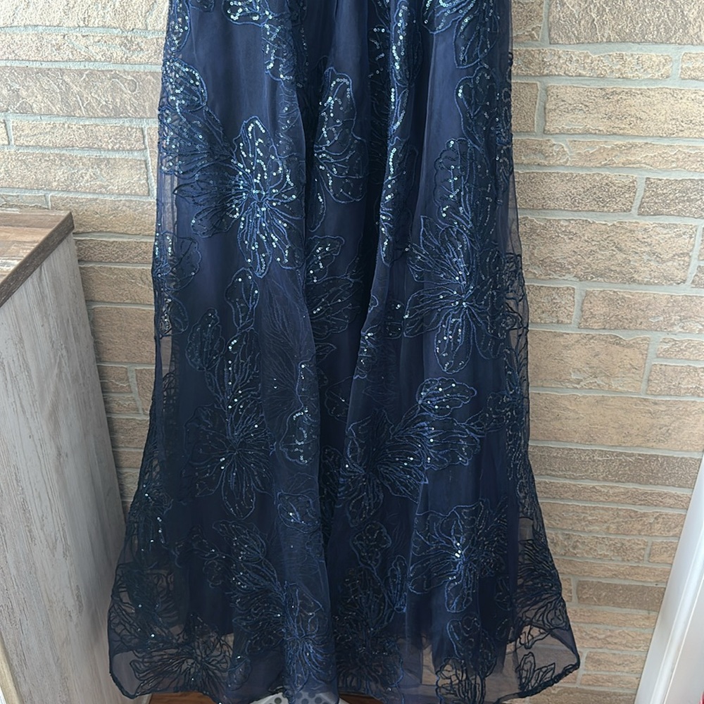 NWT La Femme 27942 Floral A-line Lace Sequin Gown with Sheer Scoop Neckline 6 - Picture 12 of 13